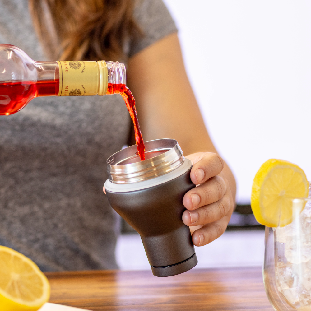 cocktail-shaker-lid-u1 Cocktail_Shaker_lifestyle_2_b714e13d-dd84-4844-956f-11cddc294041.png